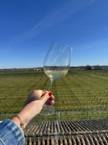 Dégustation vin Petit-Village par l'équipe U'wine